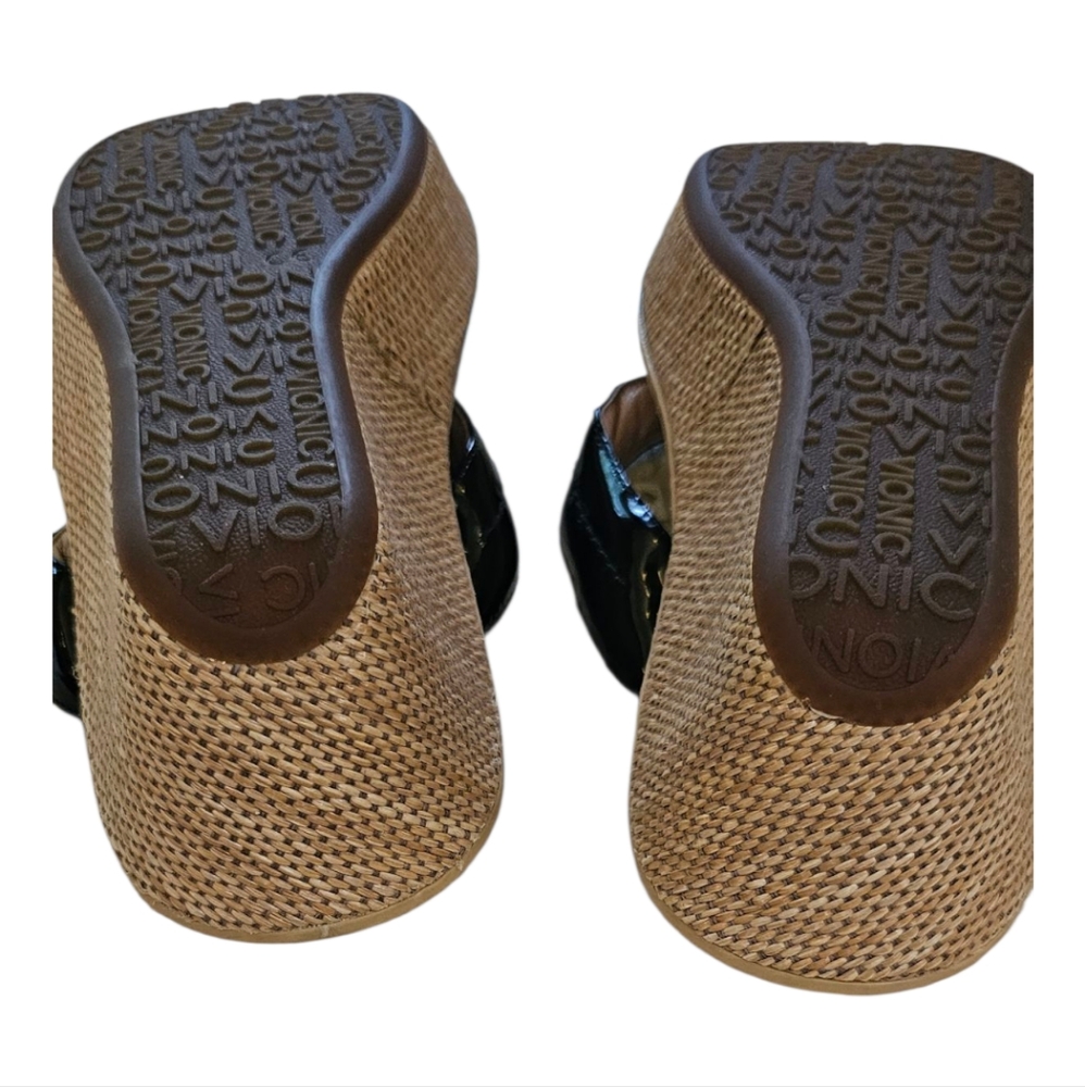 Vionic Grenada Women's Black and Tan Sandals Size 7 LIKE NEW NO BOX - Picture 7 of 8